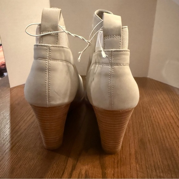 DV by Dolce Vita GERDY Beige Ankle Booties. NWOT. Size 11 - Picture 2 of 6